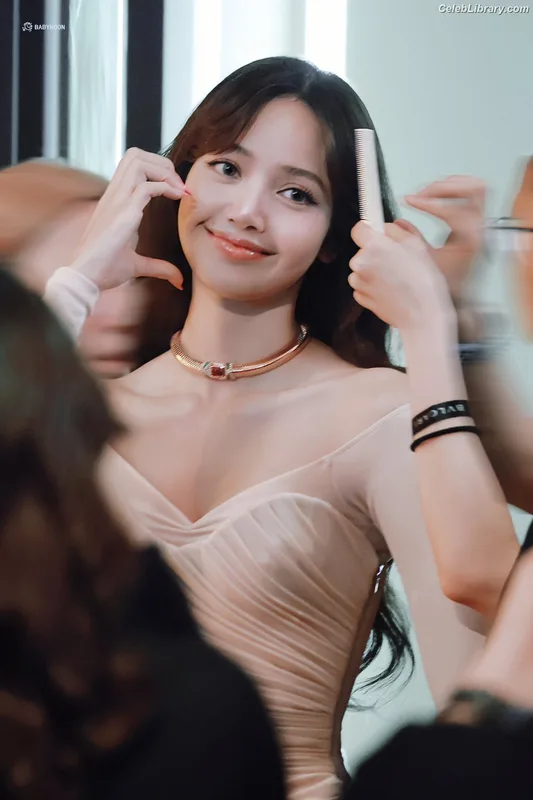 Lisa  BLΛƆKPIИK (Blackpink) photo 1 of 6190