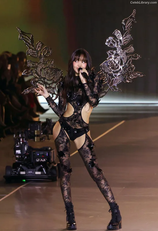 Lisa  BLΛƆKPIИK (Blackpink) photo 15 of 6190