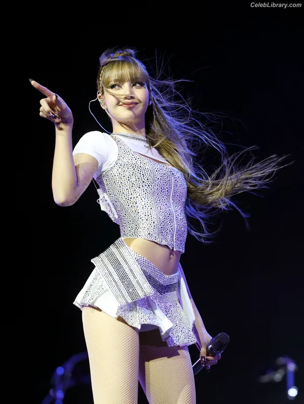 Lisa  BLΛƆKPIИK (Blackpink) photo 22 of 6190