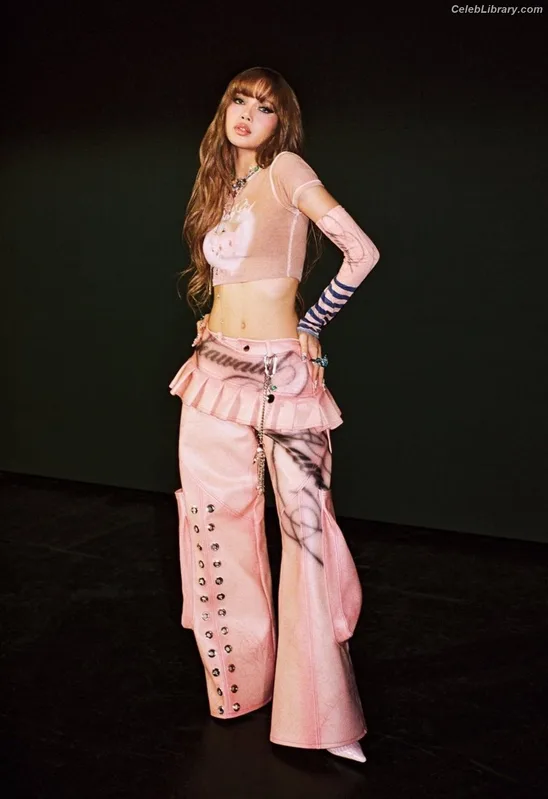 Lisa  BLΛƆKPIИK (Blackpink) photo 3 of 6190