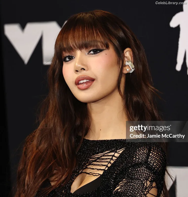 Lisa  BLΛƆKPIИK (Blackpink) photo 1 of 6190