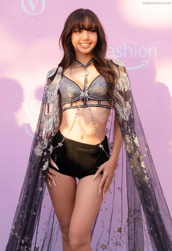 Lisa  BLΛƆKPIИK (Blackpink) photo 13 of 6190