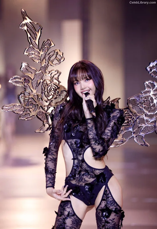 Lisa  BLΛƆKPIИK (Blackpink) photo 24 of 6190