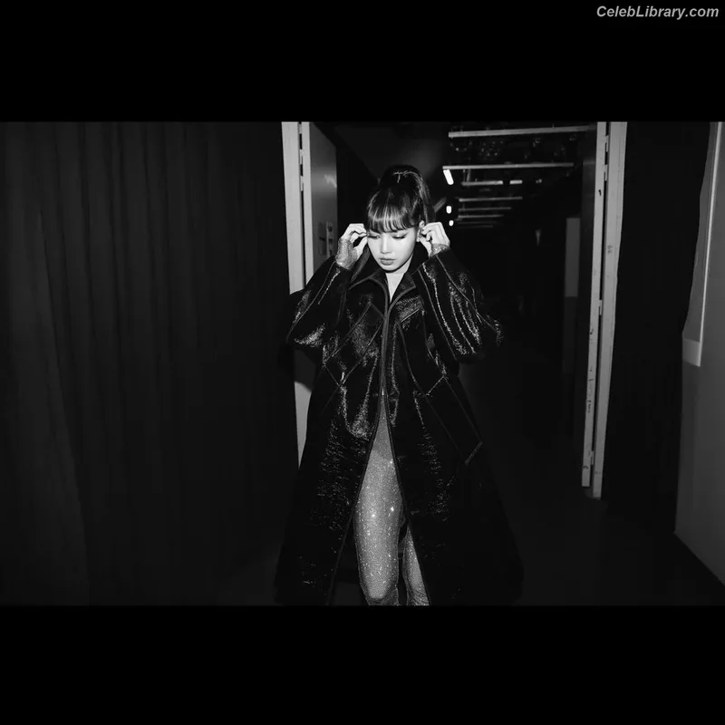 Lisa  BLΛƆKPIИK (Blackpink) photo 5 of 6190