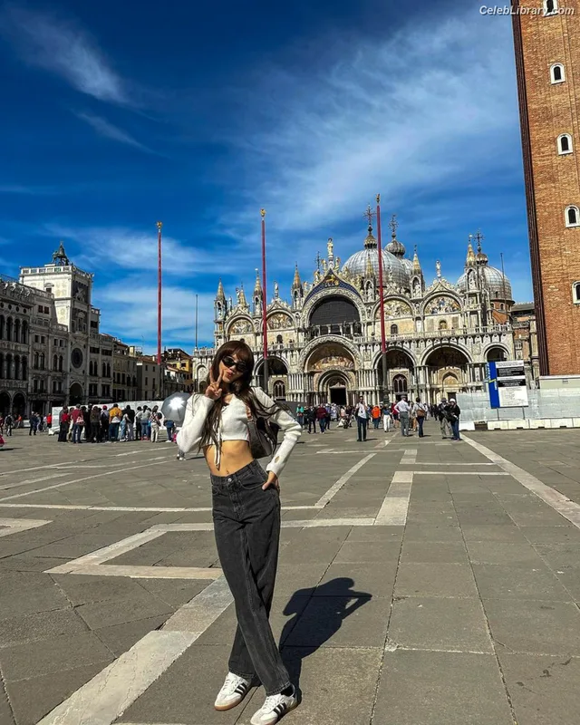 Lisa  BLΛƆKPIИK (Blackpink) photo 24 of 6190