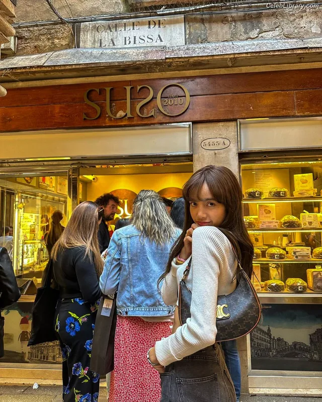 Lisa  BLΛƆKPIИK (Blackpink) photo 2 of 6190