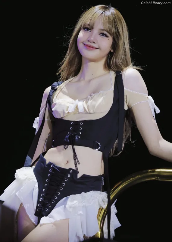 Lisa  BLΛƆKPIИK (Blackpink) photo 10 of 6190