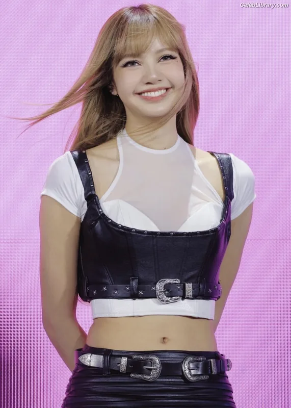Lisa  BLΛƆKPIИK (Blackpink) photo 14 of 6190