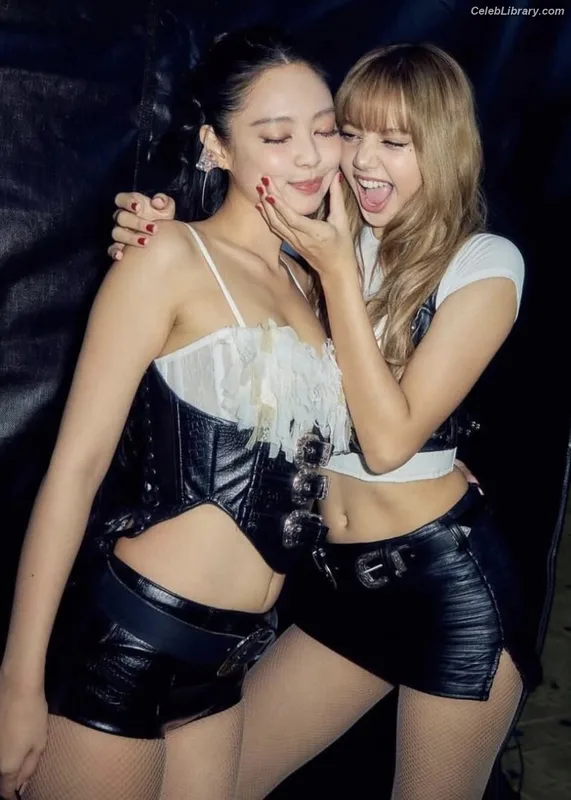 Lisa  BLΛƆKPIИK (Blackpink) photo 16 of 6190