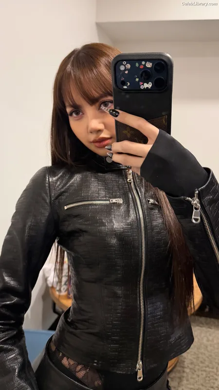 Lisa  BLΛƆKPIИK (Blackpink) photo 22 of 6190