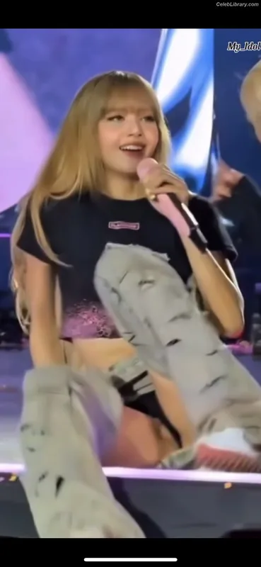 Lisa  BLΛƆKPIИK (Blackpink) photo 23 of 6190