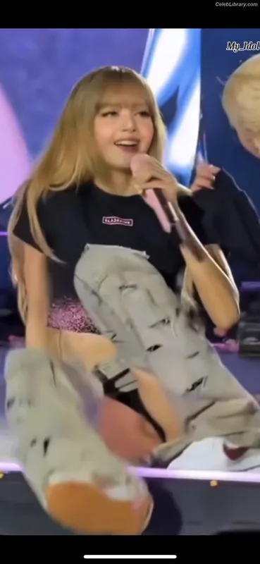 Lisa  BLΛƆKPIИK (Blackpink) photo 24 of 6190