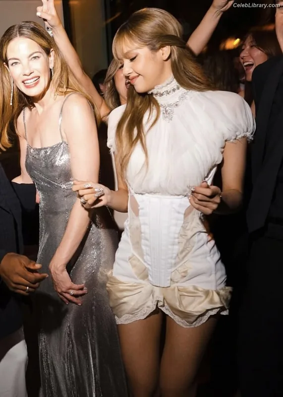 Lisa  BLΛƆKPIИK (Blackpink) photo 20 of 6190