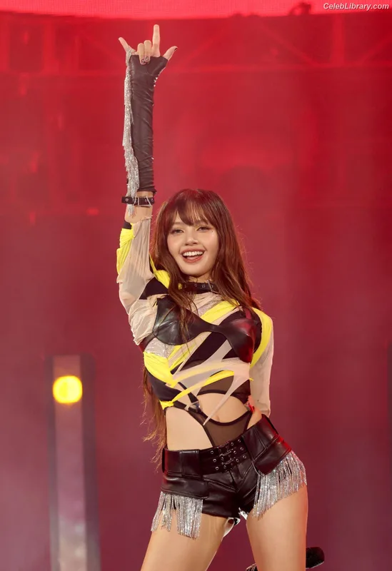 Lisa  BLΛƆKPIИK (Blackpink) photo 5 of 6190