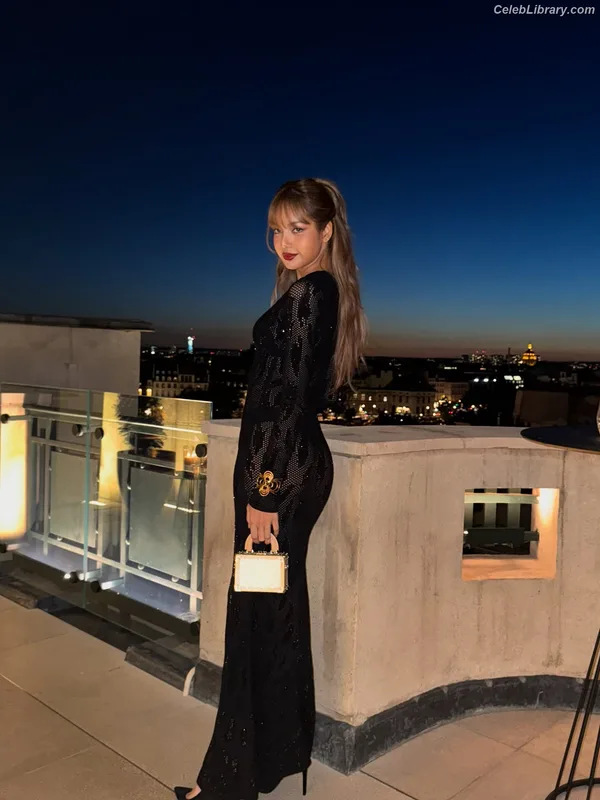 Lisa  BLΛƆKPIИK (Blackpink) photo 13 of 6190