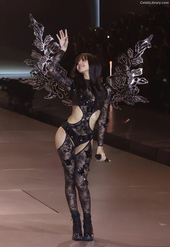 Lisa  BLΛƆKPIИK (Blackpink) photo 24 of 6190