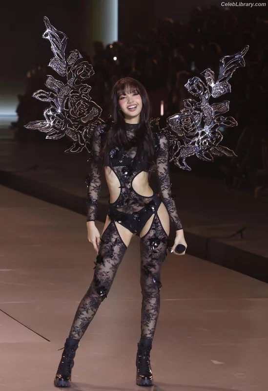 Lisa  BLΛƆKPIИK (Blackpink) photo 23 of 6190