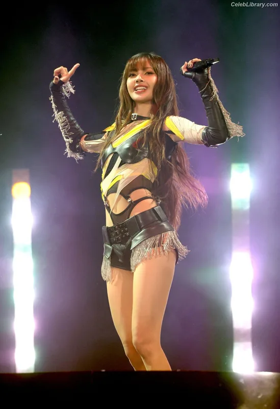 Lisa BLΛƆKPIИK (Blackpink) photo 16 of 6190