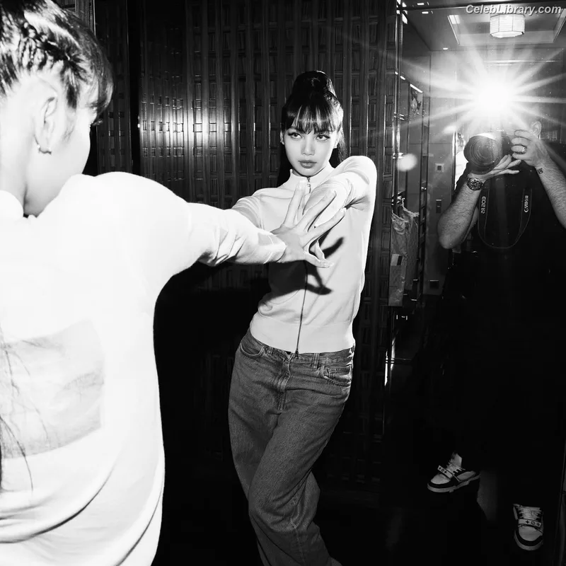 Lisa BLΛƆKPIИK (Blackpink) photo 24 of 6190
