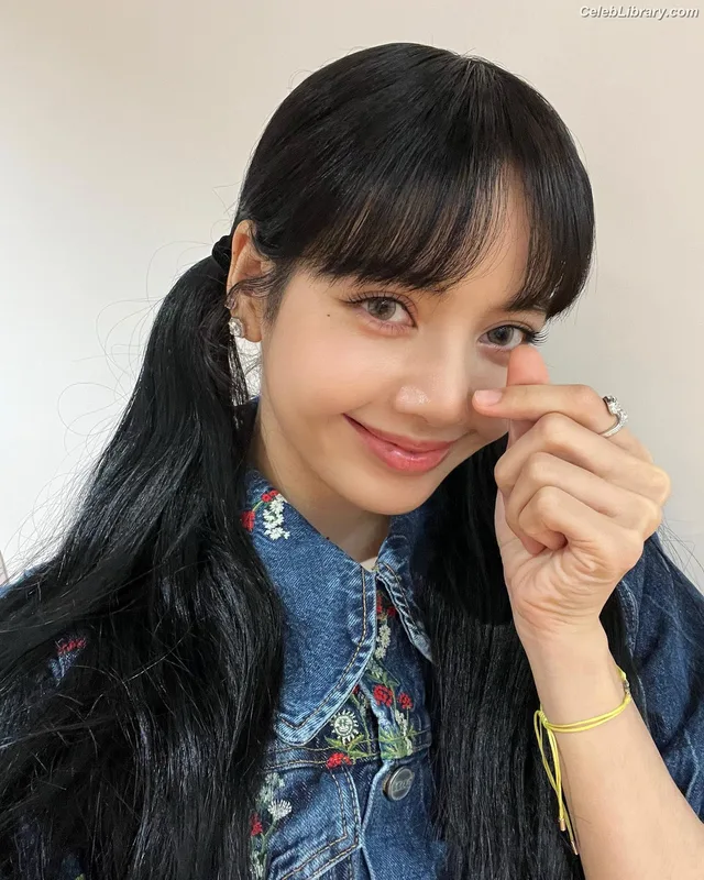 Lisa BLΛƆKPIИK (Blackpink) photo 2 of 6190