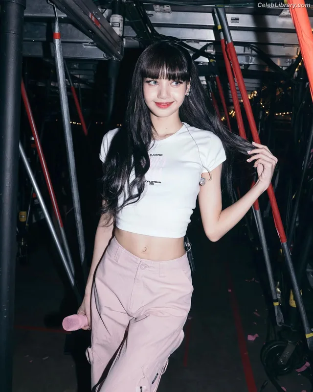 Lisa BLΛƆKPIИK (Blackpink) photo 19 of 6190
