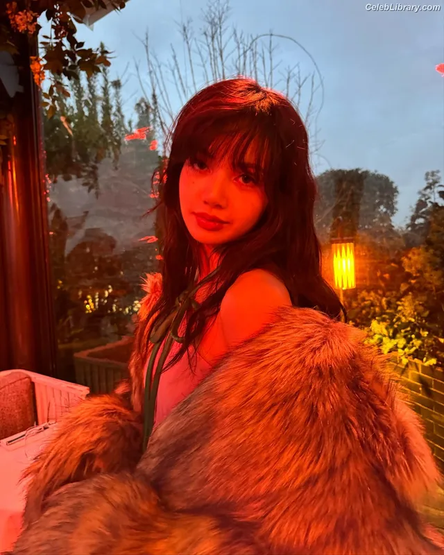 Lisa BLΛƆKPIИK (Blackpink) photo 2 of 6190