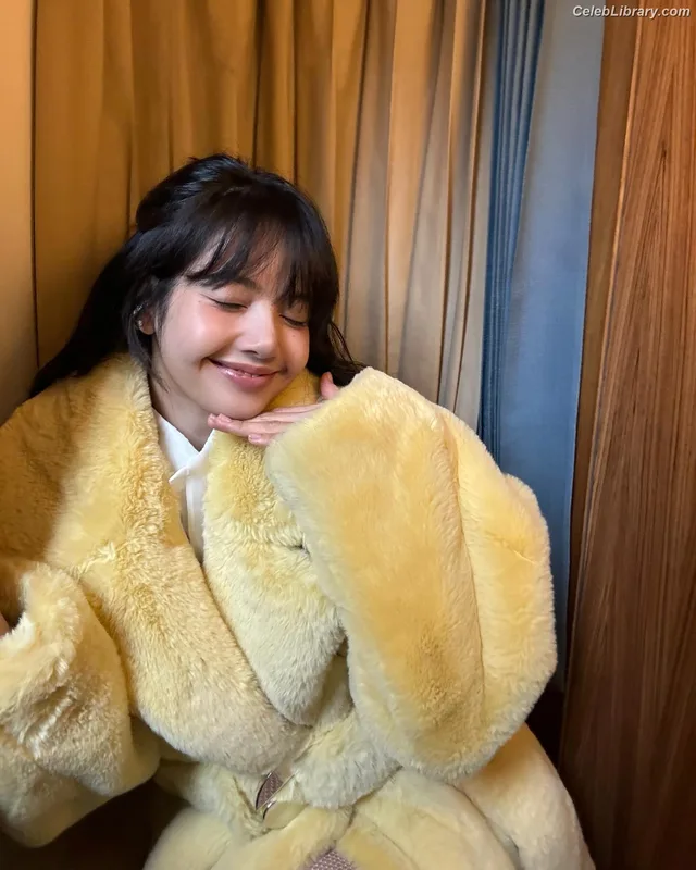 Lisa BLΛƆKPIИK (Blackpink) photo 22 of 6190