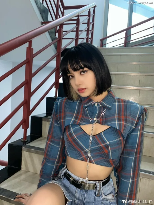 Lisa BLΛƆKPIИK (Blackpink) photo 2 of 6190