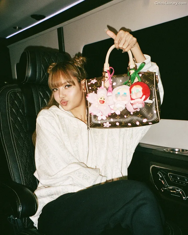 Lisa  BLΛƆKPIИK (Blackpink) photo 1 of 6190