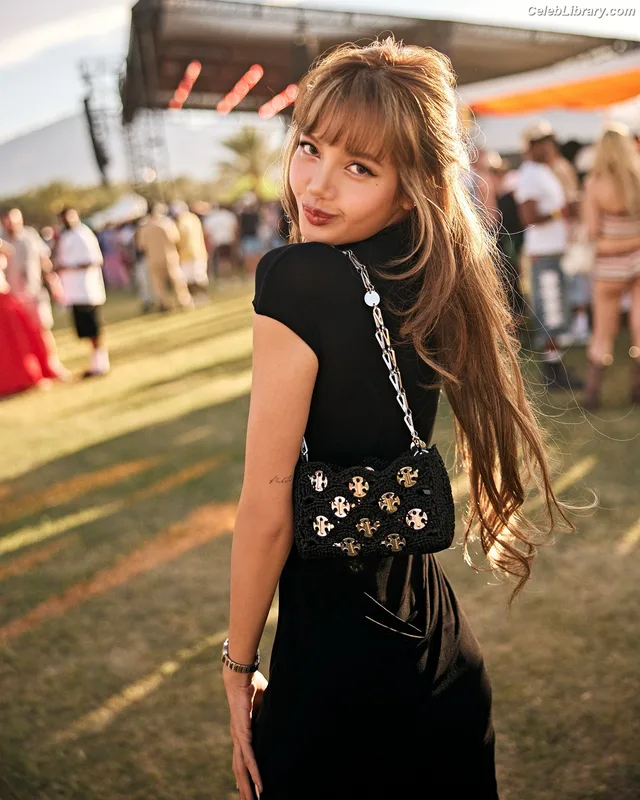Lisa  BLΛƆKPIИK (Blackpink) photo 12 of 6190
