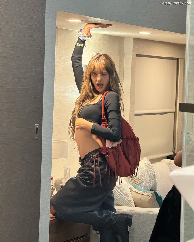 Lisa  BLΛƆKPIИK (Blackpink) photo 13 of 6190