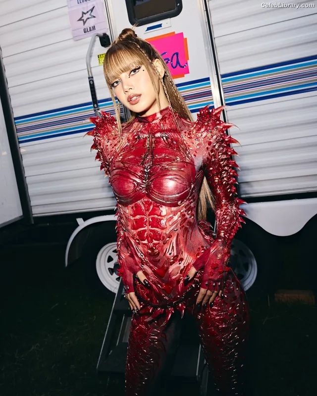 Lisa  BLΛƆKPIИK (Blackpink) photo 19 of 6190