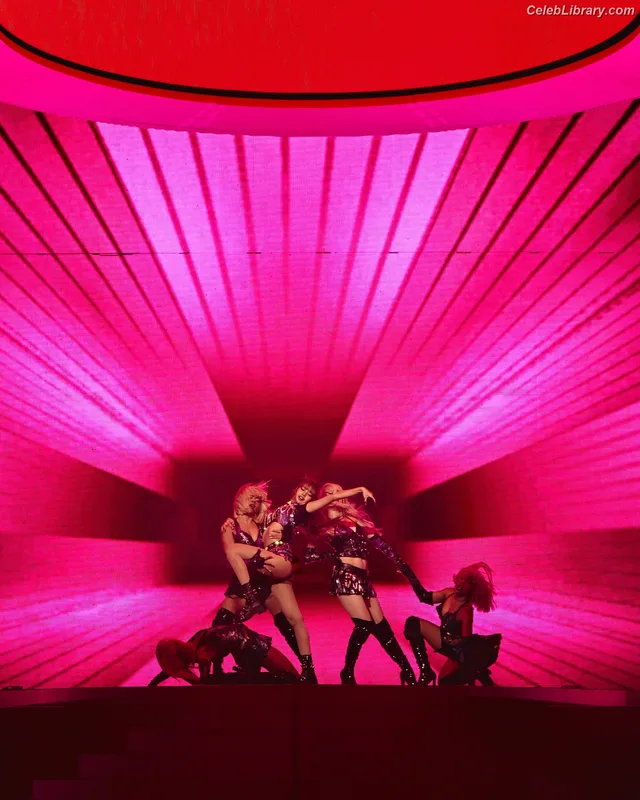 Lisa  BLΛƆKPIИK (Blackpink) photo 22 of 6190