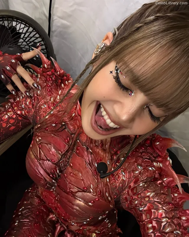 Lisa  BLΛƆKPIИK (Blackpink) photo 12 of 6190