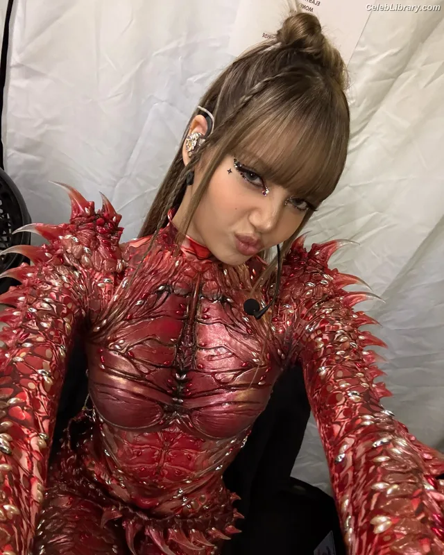 Lisa  BLΛƆKPIИK (Blackpink) photo 14 of 6190