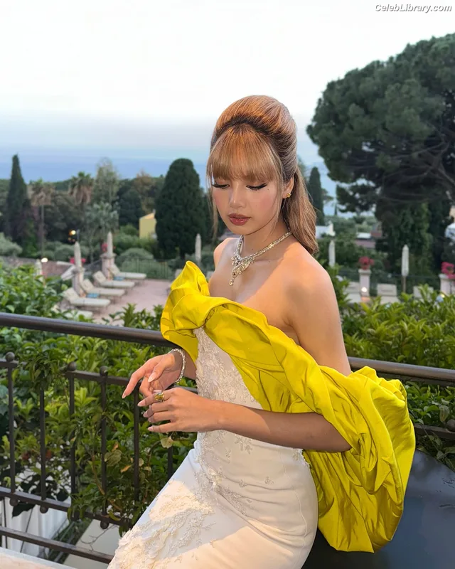 Lisa  BLΛƆKPIИK (Blackpink) photo 13 of 6190