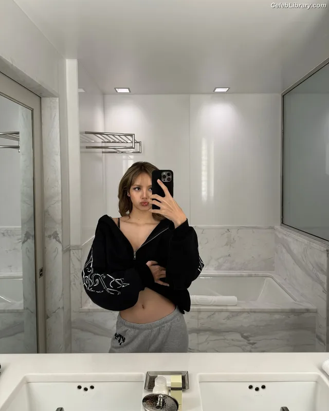 Lisa  BLΛƆKPIИK (Blackpink) photo 24 of 6190