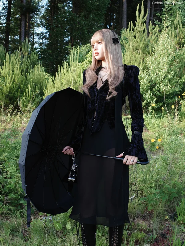 Lisa  BLΛƆKPIИK (Blackpink) photo 14 of 6190