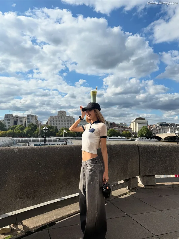 Lisa  BLΛƆKPIИK (Blackpink) photo 15 of 6190