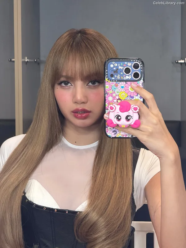 Lisa  BLΛƆKPIИK (Blackpink) photo 4 of 6190