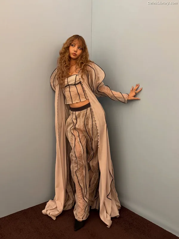 Lisa  BLΛƆKPIИK (Blackpink) photo 12 of 6190