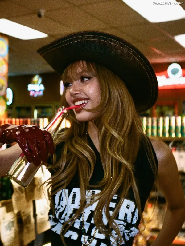 Lisa  BLΛƆKPIИK (Blackpink) photo 19 of 6190