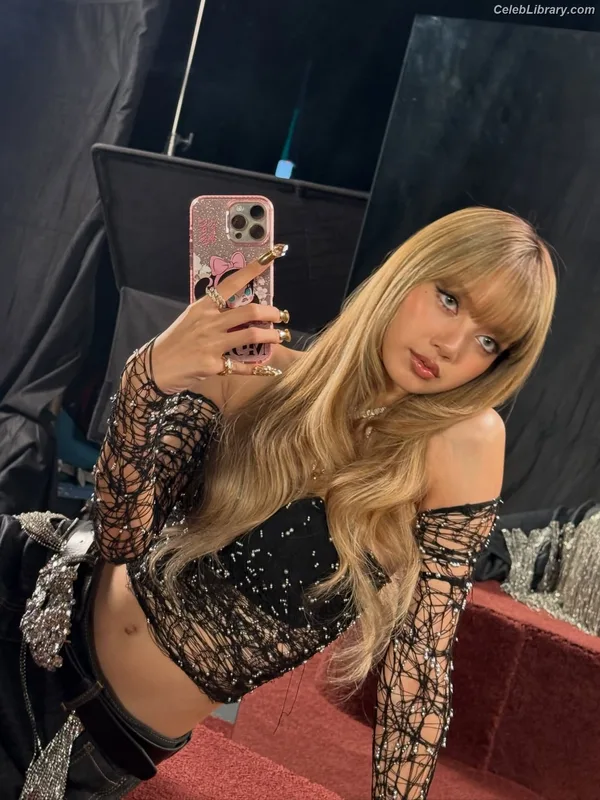 Lisa  BLΛƆKPIИK (Blackpink) photo 21 of 6190