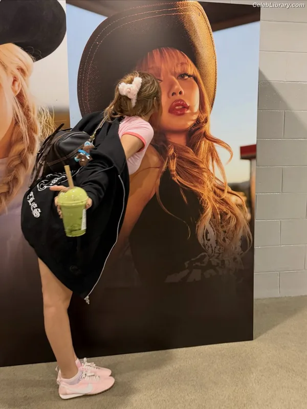 Lisa  BLΛƆKPIИK (Blackpink) photo 16 of 6190