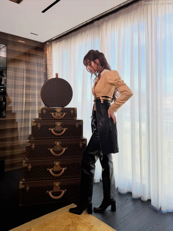 Lisa  BLΛƆKPIИK (Blackpink) photo 3 of 6190
