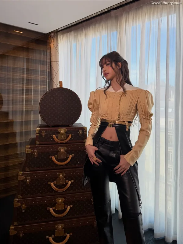 Lisa  BLΛƆKPIИK (Blackpink) photo 11 of 6190