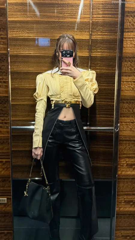 Lisa  BLΛƆKPIИK (Blackpink) photo 24 of 6190