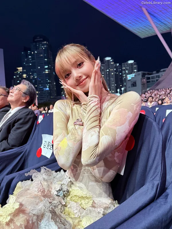 Lisa  BLΛƆKPIИK (Blackpink) photo 16 of 6190