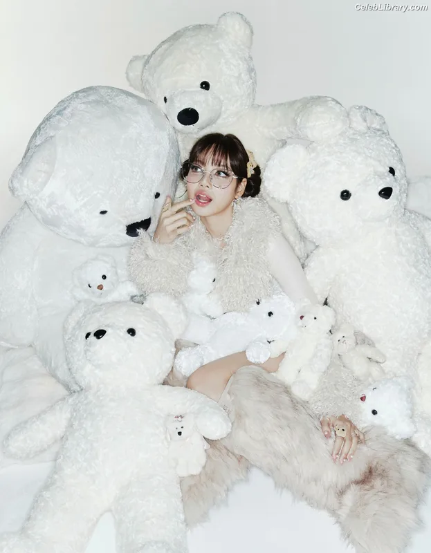 Lisa BLΛƆKPIИK (Blackpink) photo 10 of 6190