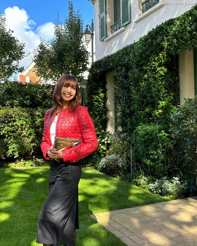 Lisa BLΛƆKPIИK (Blackpink) photo 19 of 6190